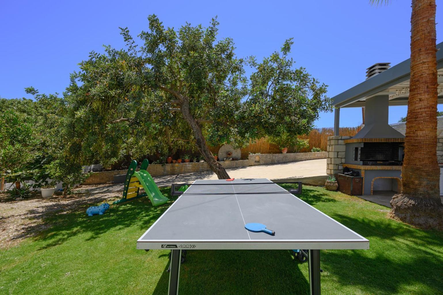 Infinity With Pool, Bbq And Ping-pong Table, 1km From The Vilă