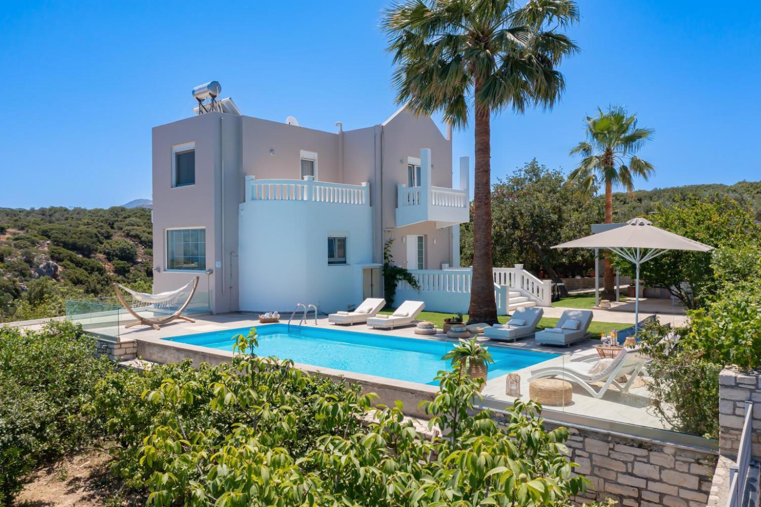 Infinity With Pool, Bbq And Ping-pong Table, 1km From The *