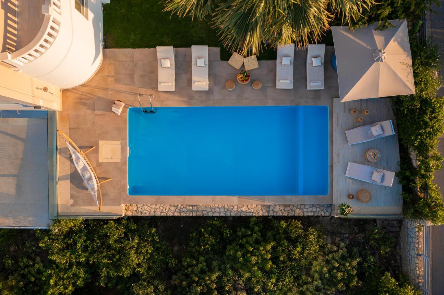 Infinity With Pool, Bbq And Ping-pong Table, 1km From The Vilă *