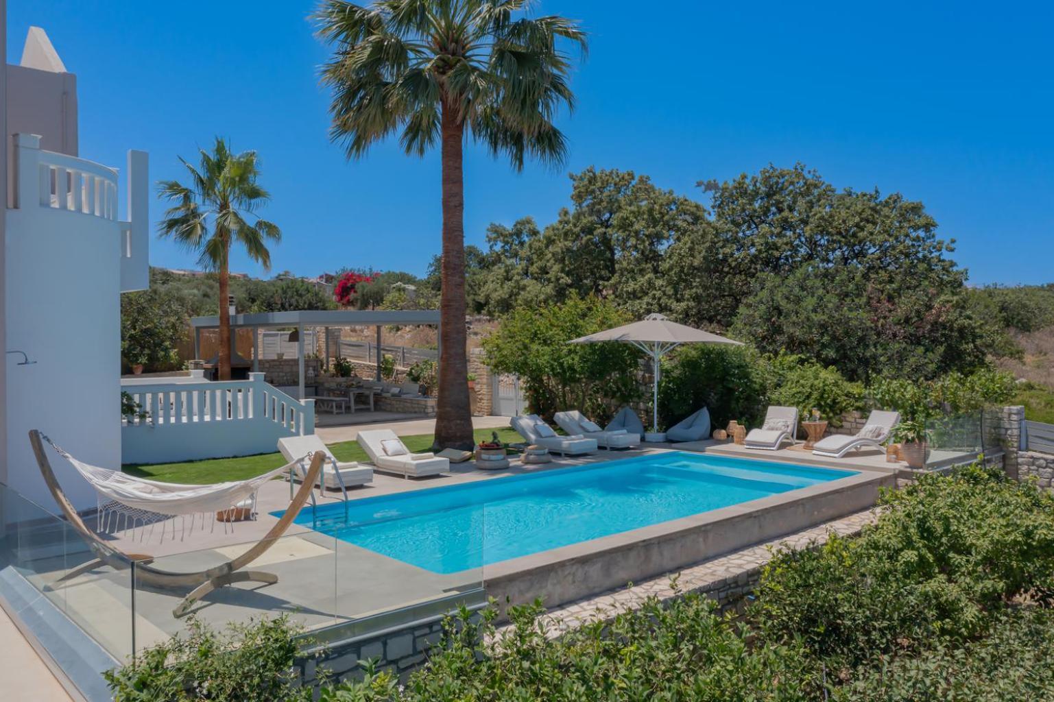 Infinity With Pool, Bbq And Ping-pong Table, 1km From The *