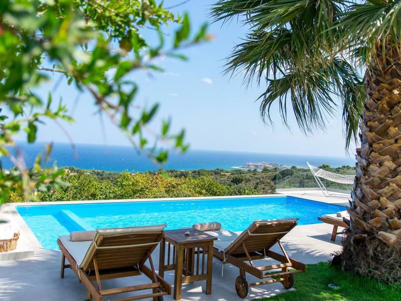 Infinity With Pool, Bbq And Ping-pong Table, 1km From The Atsipopoulo